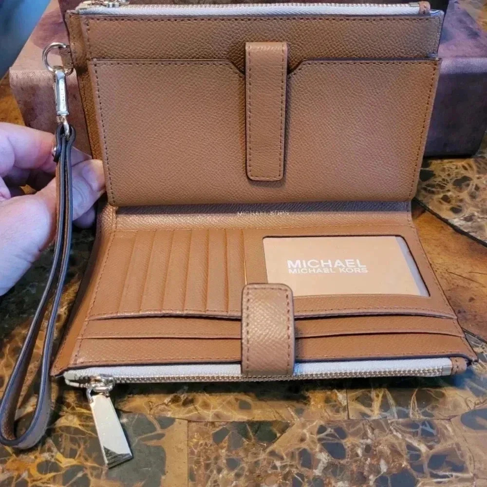 Michael Kors Jetset Wallet - Picture 4 of 6